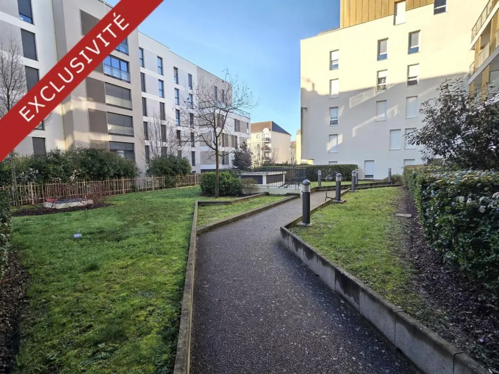 Aed - Modern Flat with Balcony near RER in Boisemont