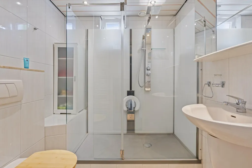 Bathrooms - Two-Storey House with Garden in Landgraaf