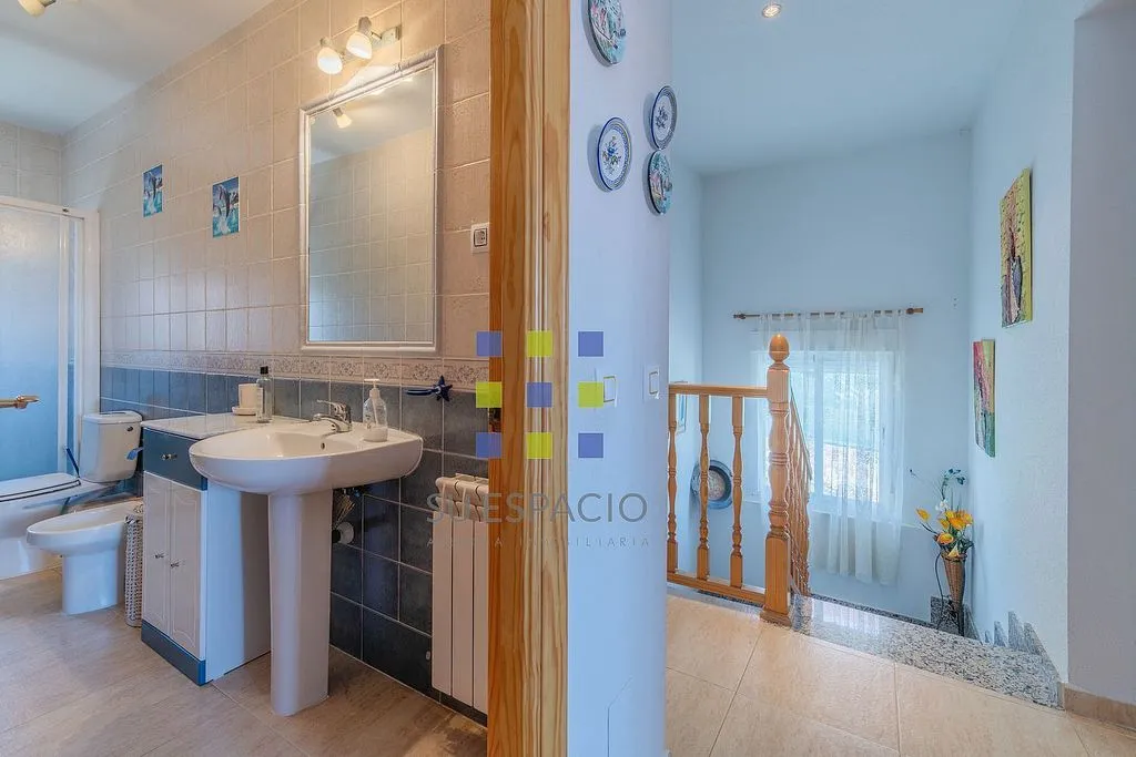 Bathrooms - Chalet with Pool in Méntrida