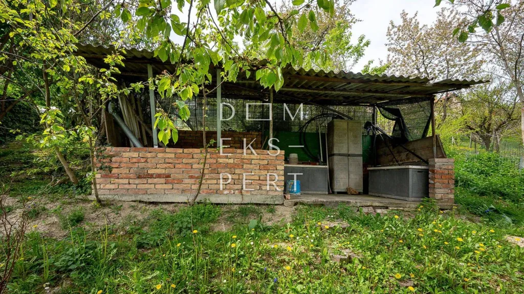 Jardin - Family House with Garden in Šimunčevec, Sesvete