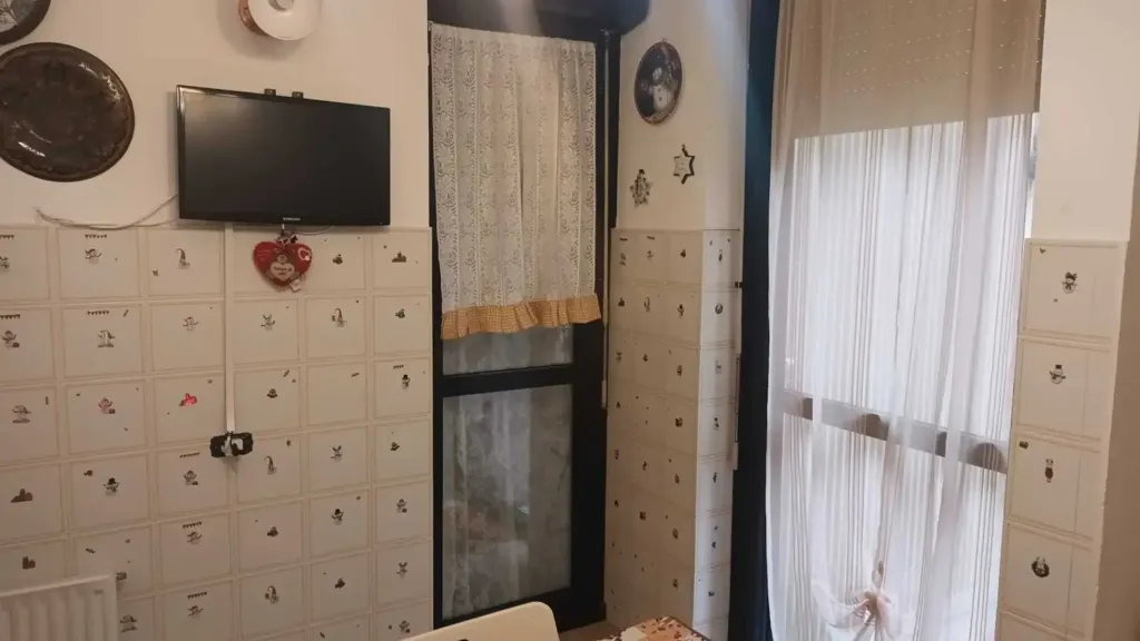 Dining Room - Apartment with Garden in Pegli, Genoa