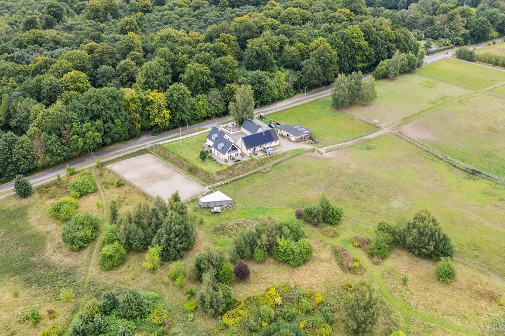 Õhuvaade - Villa with Equestrian Facilities in Hillerød