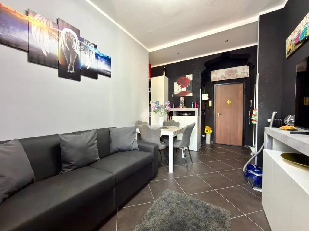 Elutuba - Fully Rented Flat with Balcony in Torino
