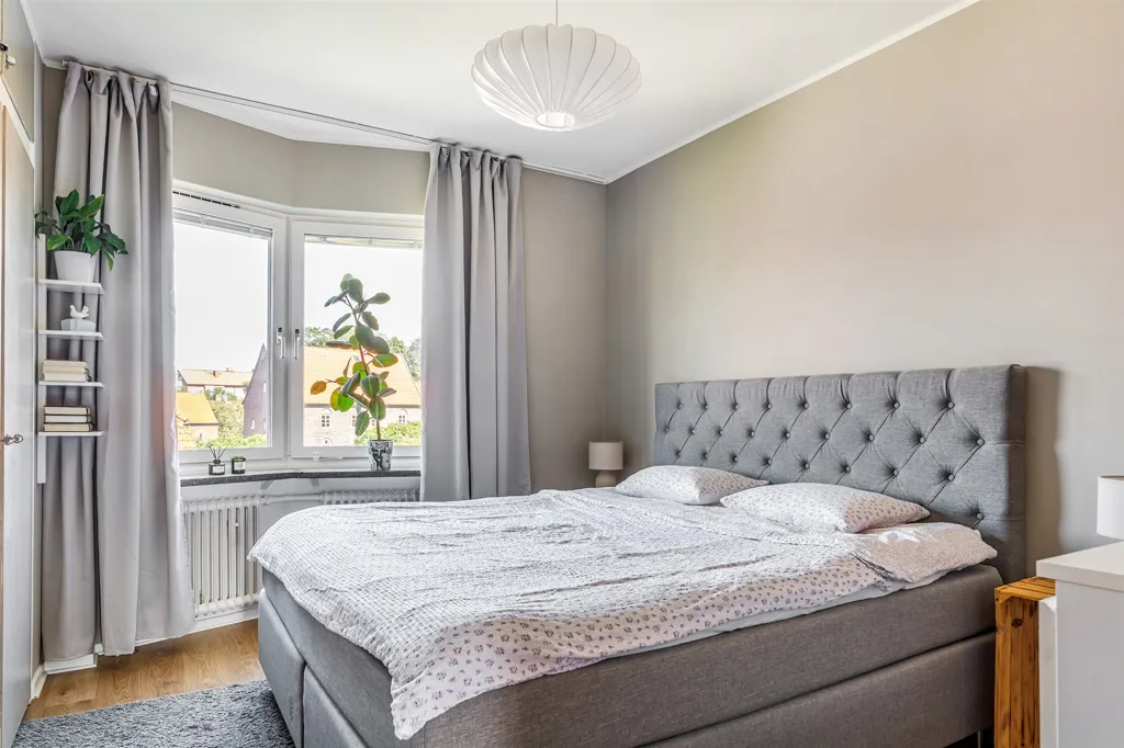 Magamistoad - Renovated Two-Bedroom Flat with Balcony in Malmgården