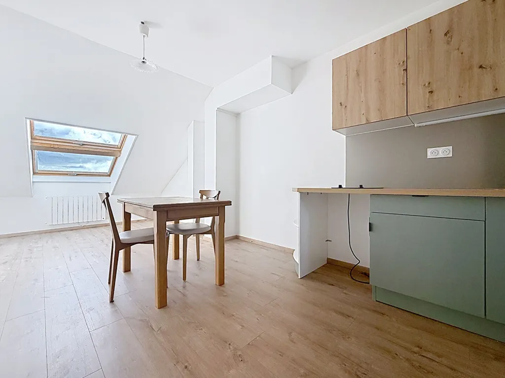 Söögituba - Studio with Proximity to Amenities in La Côte-Saint-André