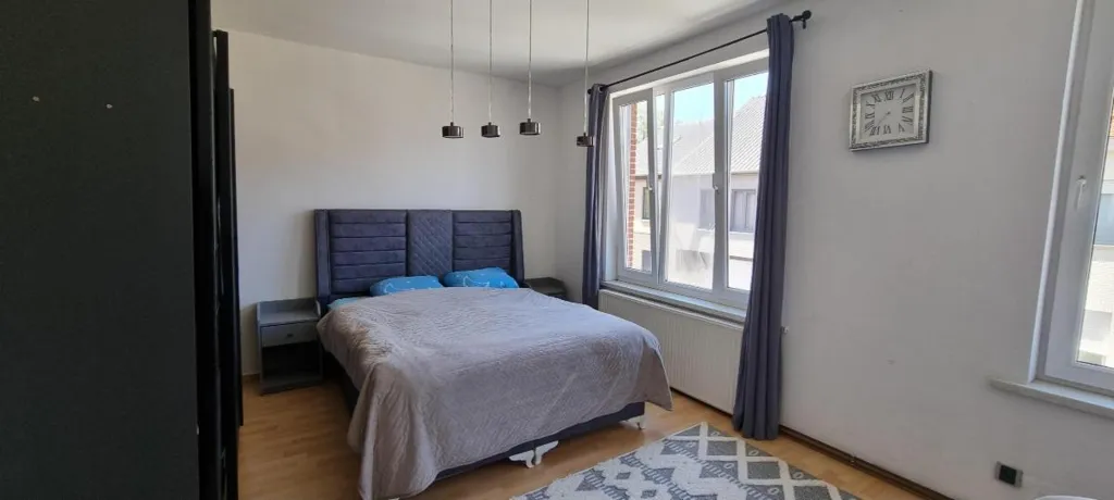 Magamistoad - Modernised Townhouse with Courtyard in Eeklo