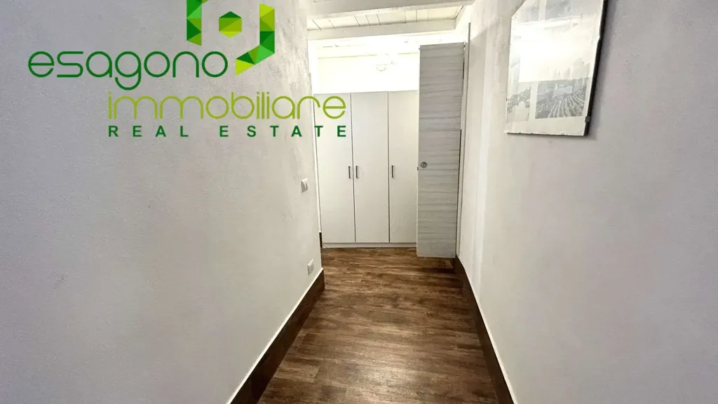 Esik - Rustic Trilocale with Balcony in Siracusa