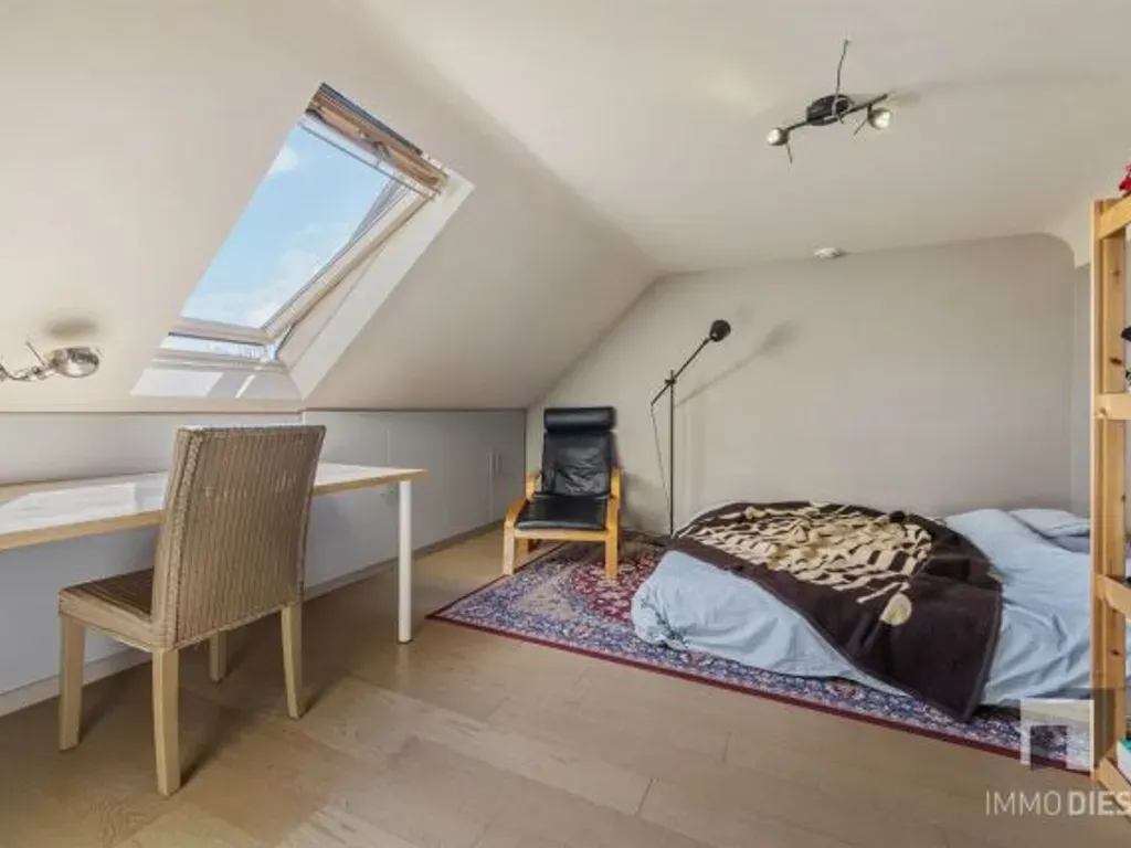 Chambres - Immeuble Mixte Professionnel et Privé à Diest