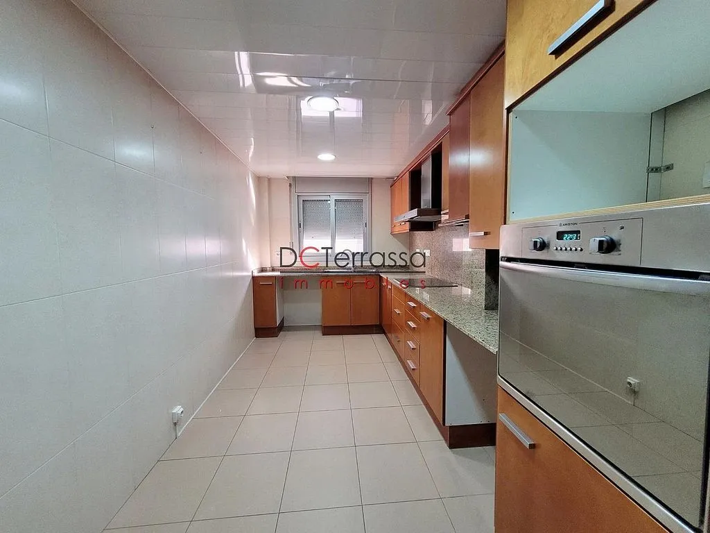 Kitchen - Apartment with Balcony in Vallparadís, Terrassa