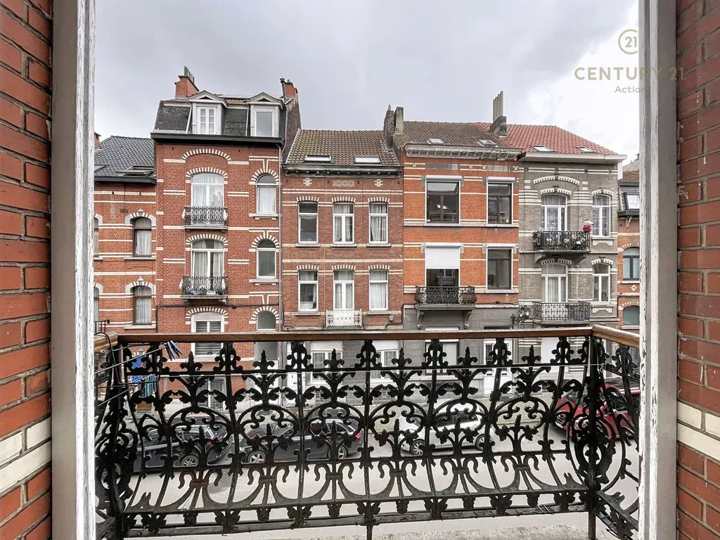 Duplex 3 Chambres avec Combles Aménageables à Anderlecht