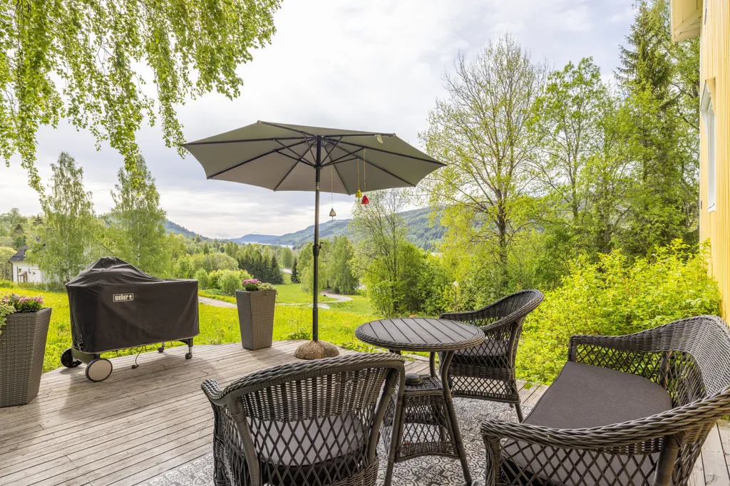 Terrasse - Historic Villa with Forest View in Västloning