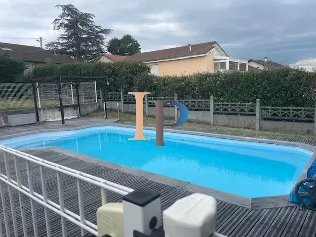 Piscina - Chalet with Pool in Charlieu