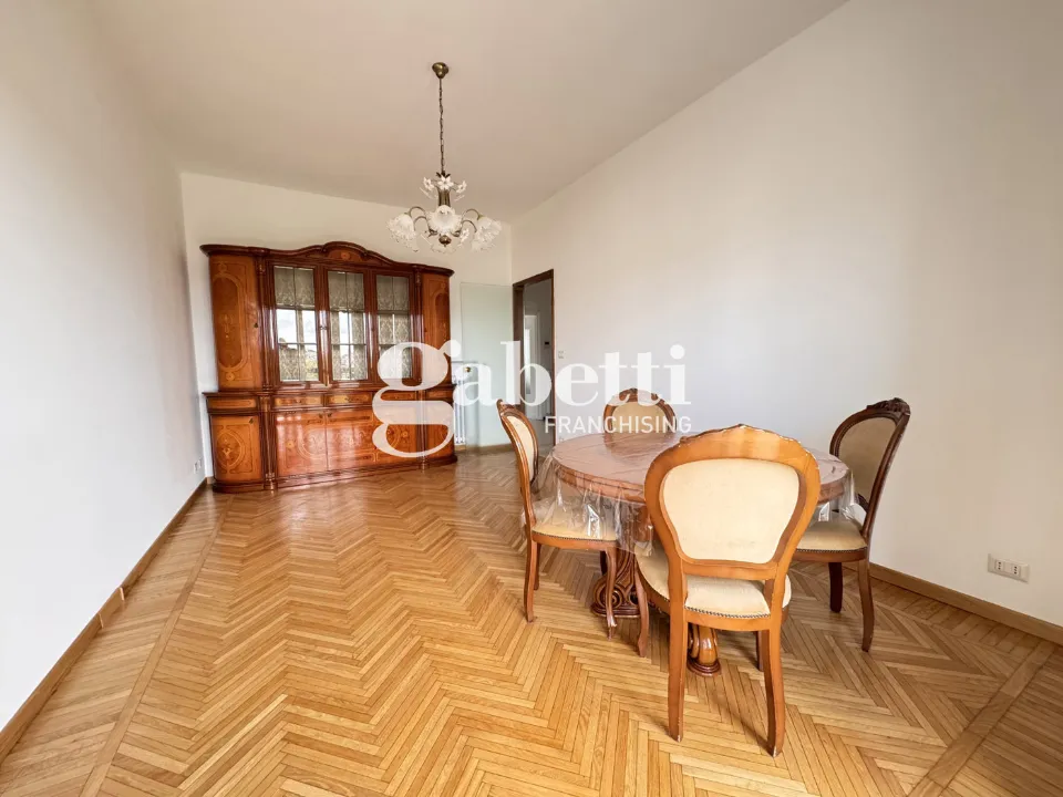 Söögituba - Central Triplex with Balcony in Turin
