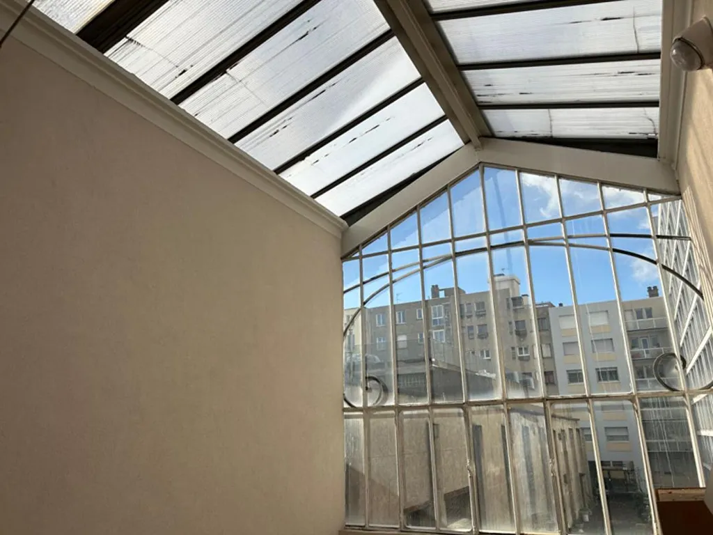 Pièces - Appartement de 8 Pièces avec Terrasse en Centre-Ville