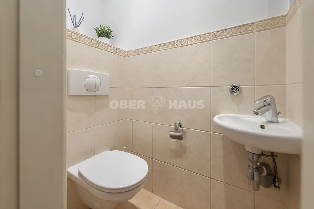 Salles de bain - Designer Flat with Art in Vilnius Old Town