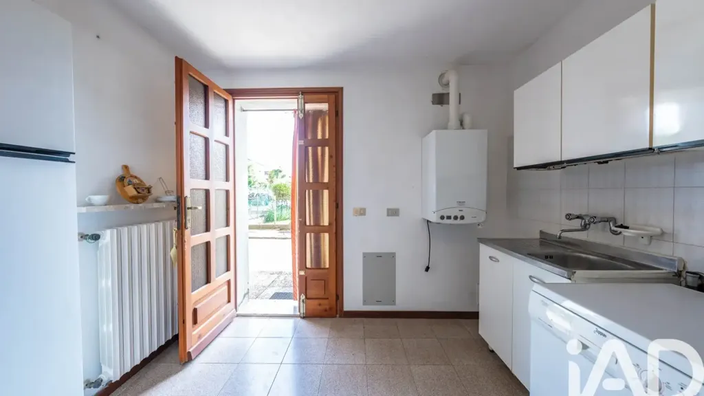 Cuisine - Villa with Courtyard in Massa Fiscaglia
