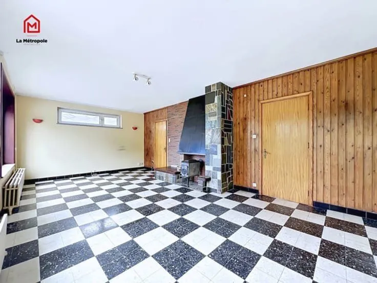 Elutuba - Three-Faced House with Garden and Garage