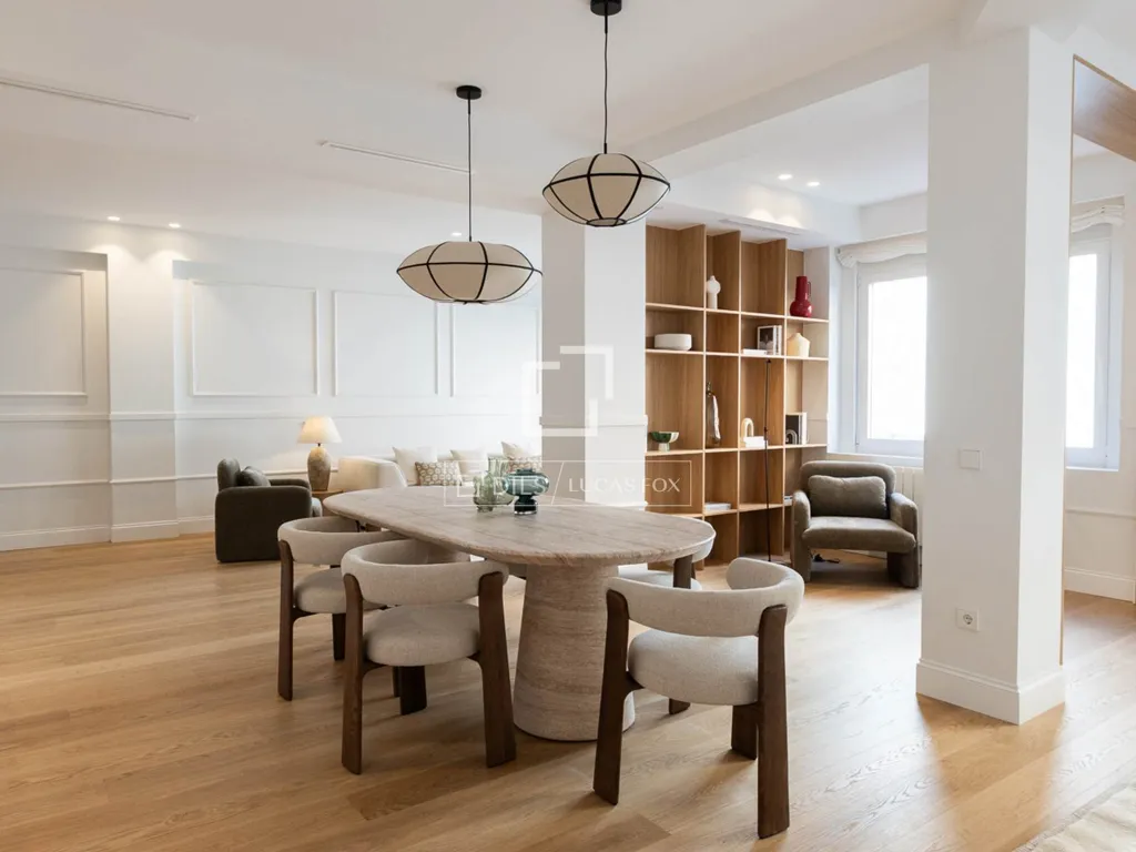 Dining Room - Luxury Flat with High Ceilings in Salamanca