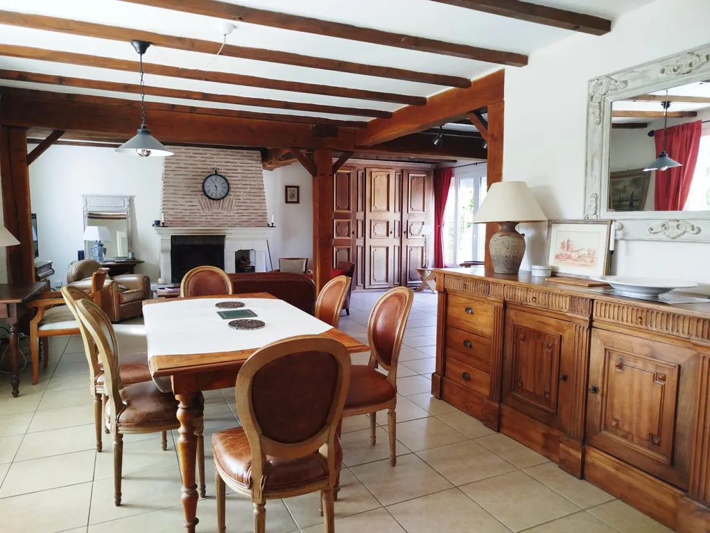 Dining Room - Family House with Pool in Quiet Area