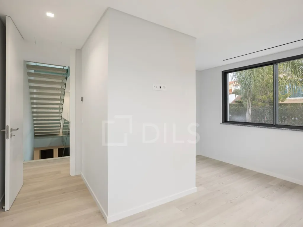 Elutuba - T5+3 House with Pool in Cascais