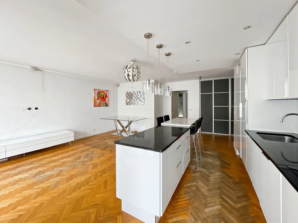 Köök - 4-Bed Apartment with Balcony in Antony Centre