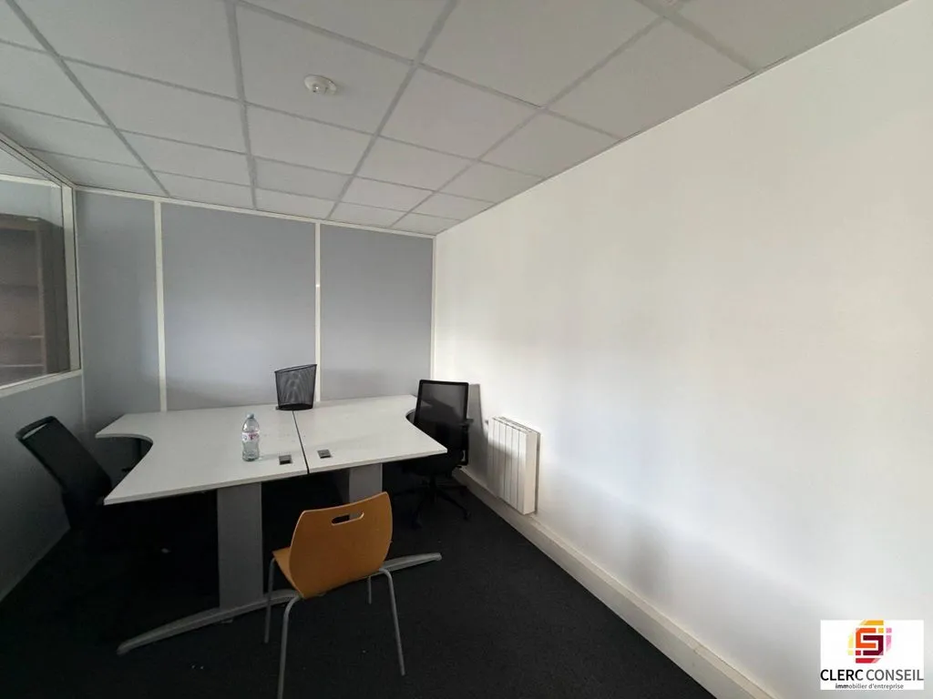 Bureau - Bureaux Rénovés avec Parking à Rouen Sud