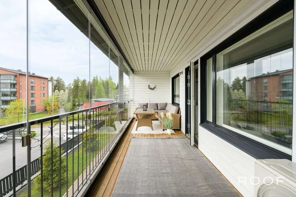 Balcon - Modern Apartment with Balcony in Hyvinkää