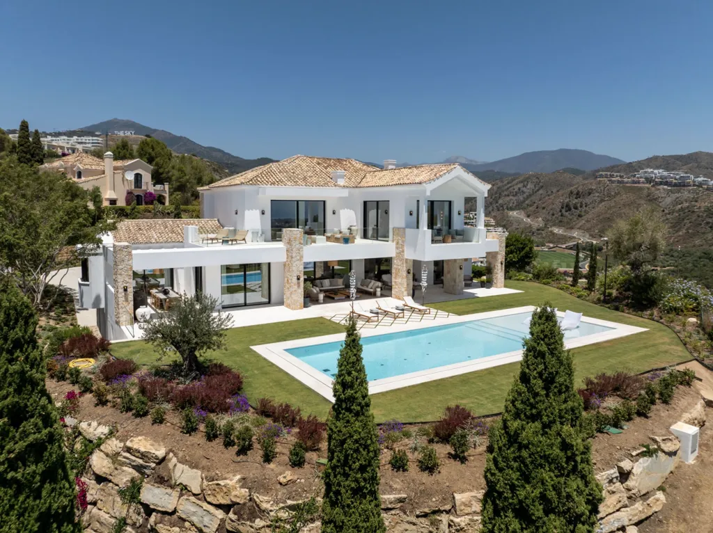 Bassein - Modern Villa with Pool in Benahavís