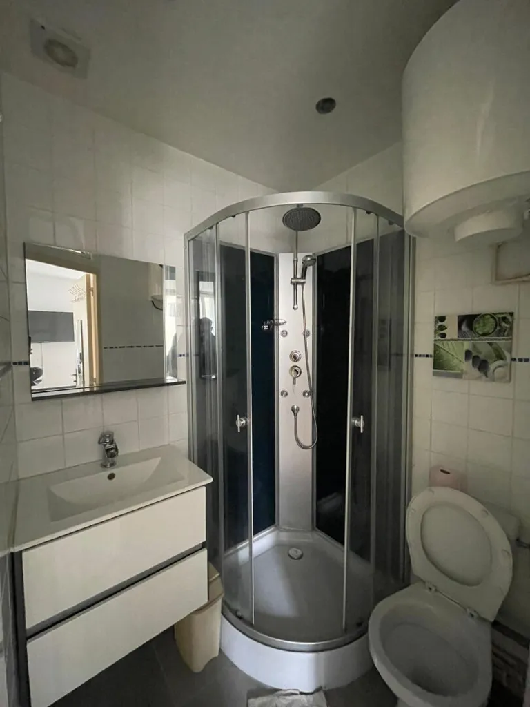 Salles de bain - Studio avec Interphone et Digicode à Le Kremlin-Bicêtre