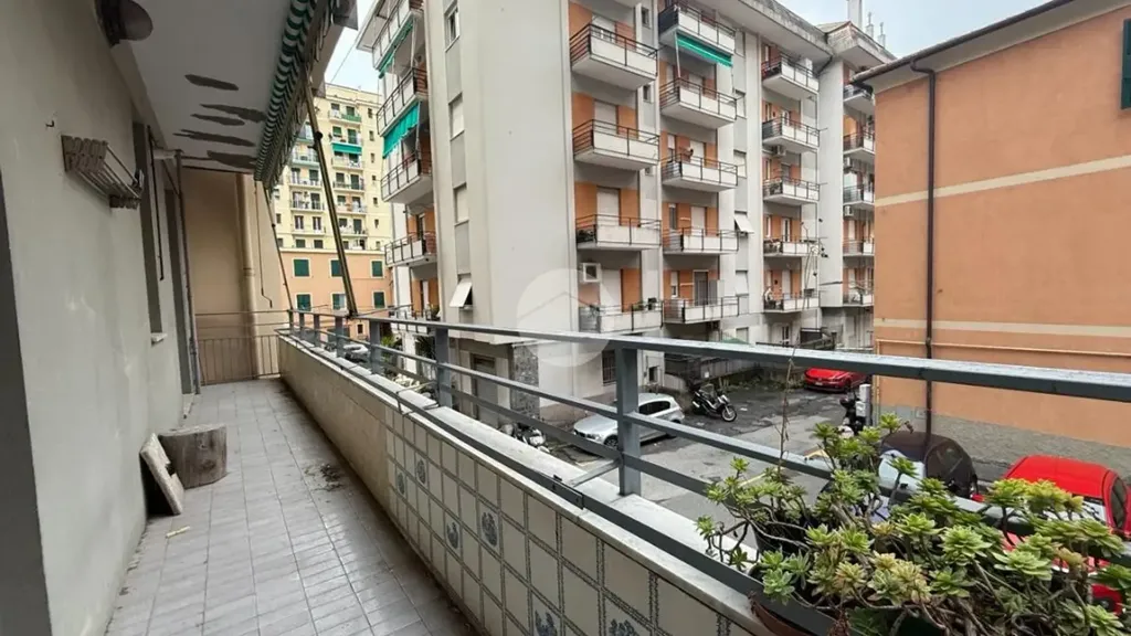 Rõdu - Spacious Flat with Balcony in Genoa