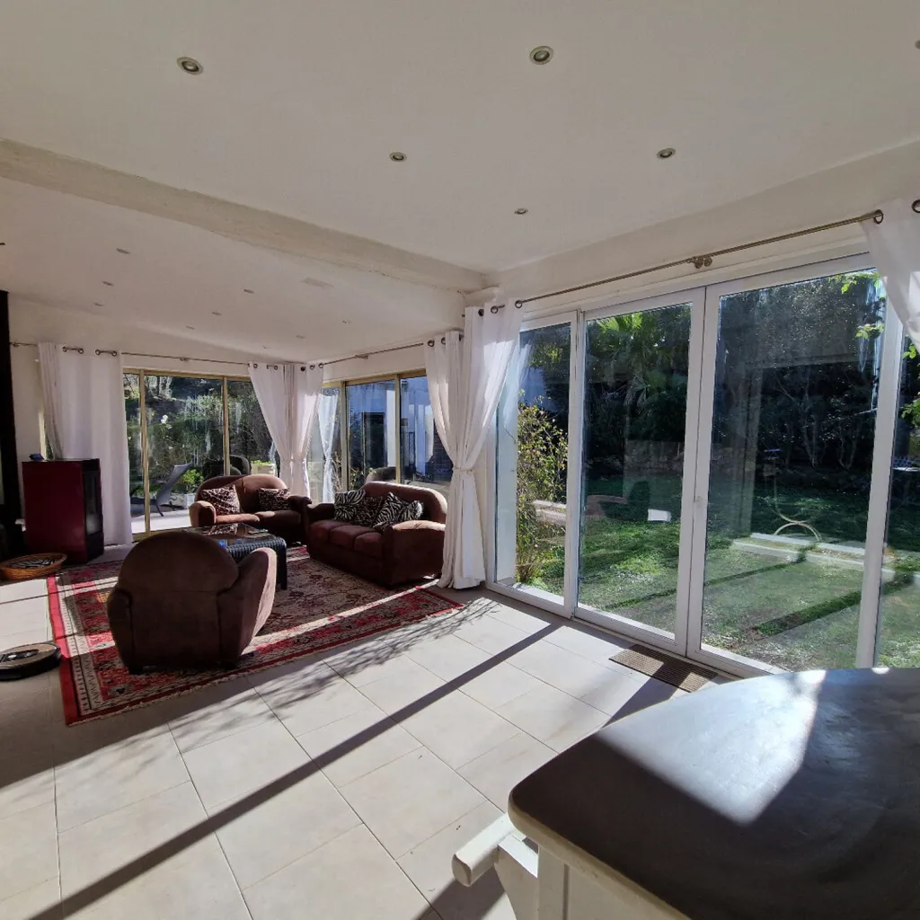 Séjour - Villa Récente avec Véranda à Golfe de St-Tropez