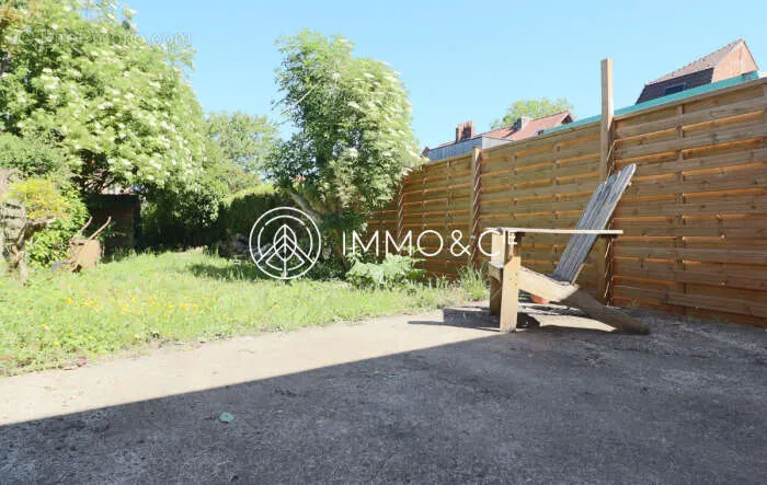 Aed - Semi-detached 1930s House with Garden in Euratechnologies