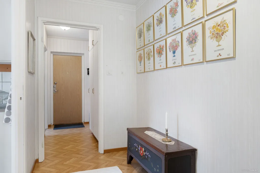 Entrée - Apartment with Balcony in Central Location