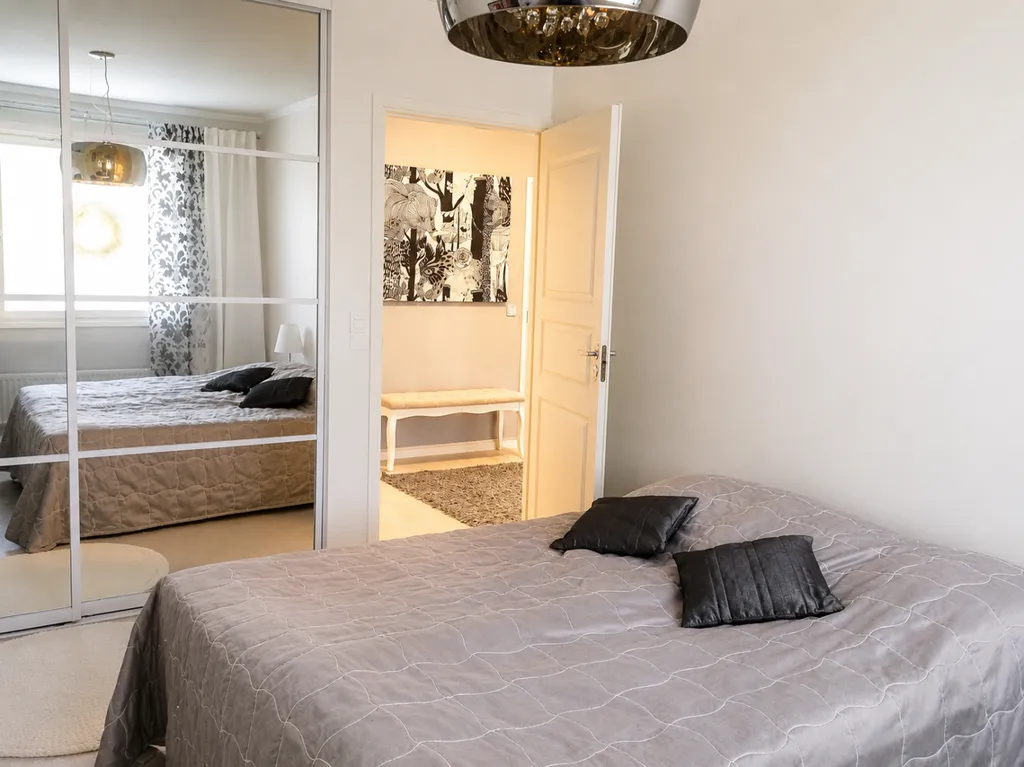 Magamistoad - Modernised Apartment with Balcony in Central Location
