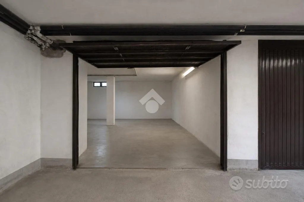 Garaaž - Quadruple Box in Central Bulciago