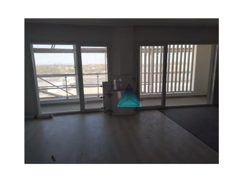 Toad - Luxury Duplex Flat with Parking in Seixal