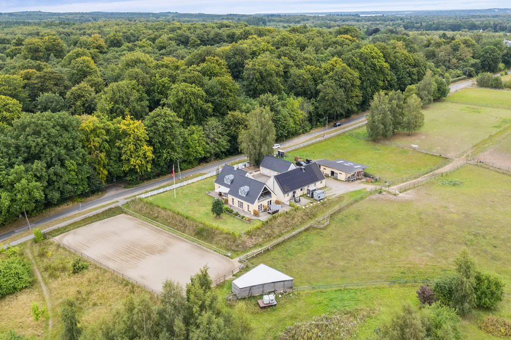 Õhuvaade - Villa with Equestrian Facilities in Hillerød