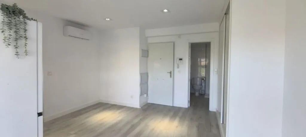 Hallway - Studio with Air Conditioning in Majadahonda Centre