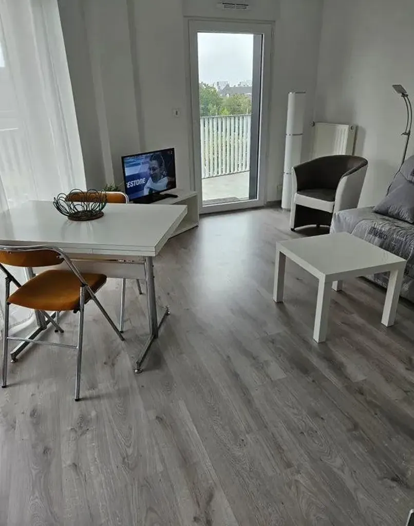Elutuba - Charming 2-Bedroom Apartment with Balcony in Rennes