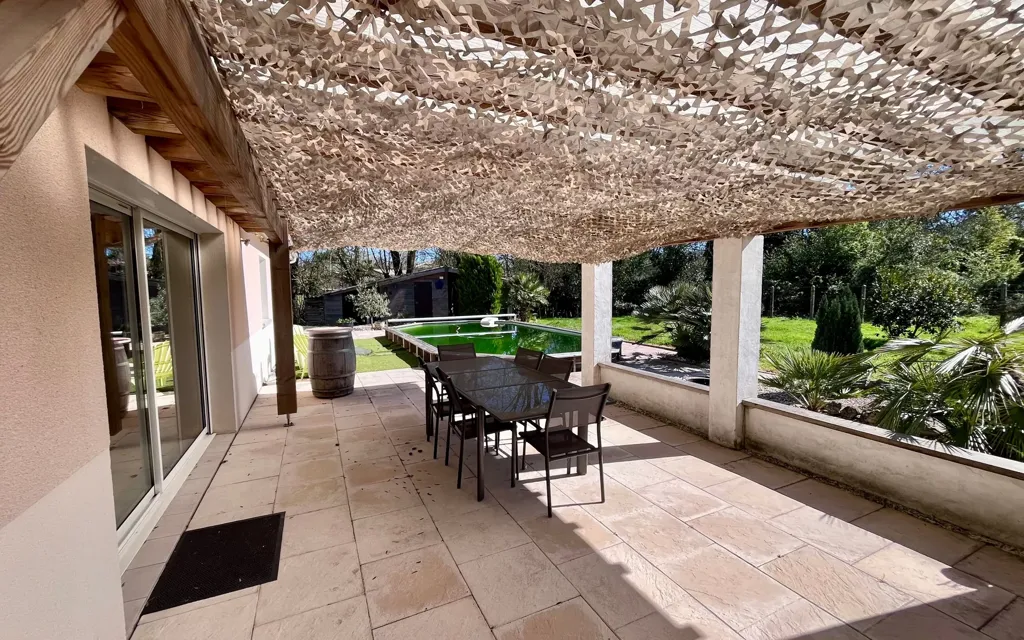 Terrasse - Bungalow avec piscine à Saint-Loubès