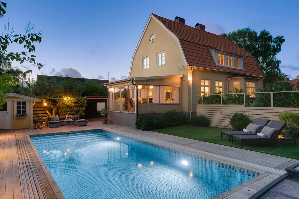 Bassein - 1920s Villa with Pool in Skåne