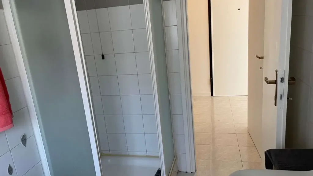 Vannitoad - Modern 2-Bedroom Apartment with Balcony in Milan