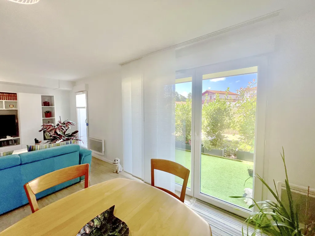 Soggiorno - Spacious 3-Piece Apartment with Terrace in Saint-Palais