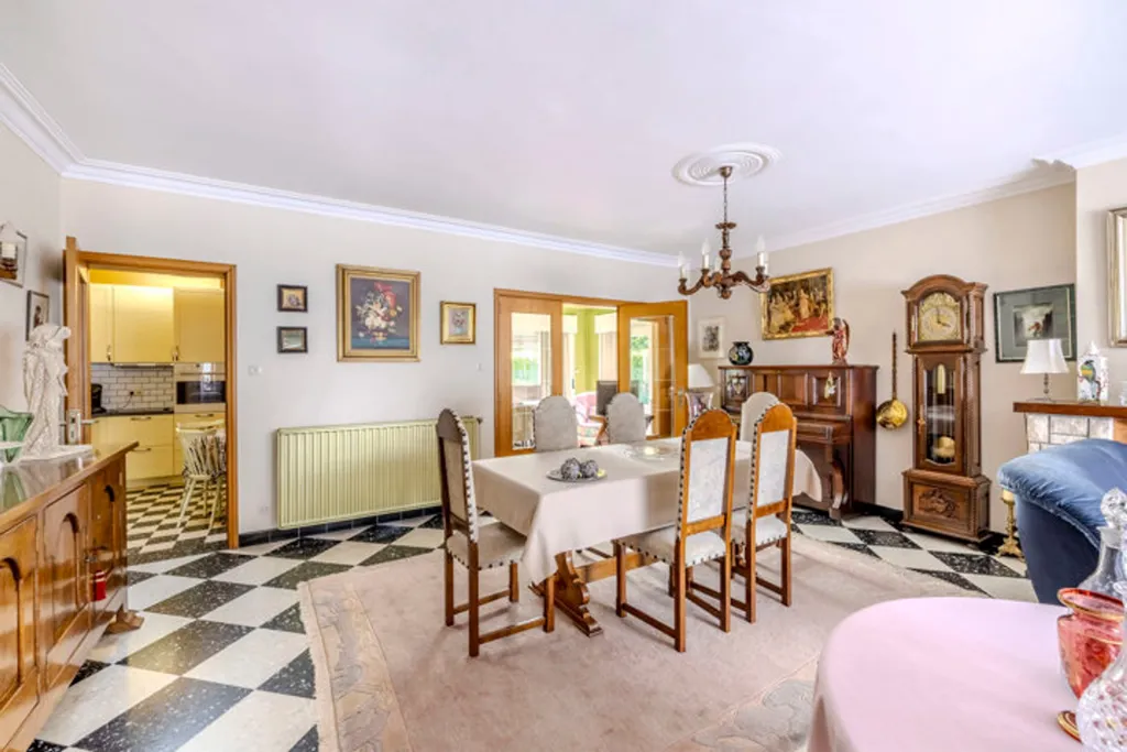 Salle à manger - Maison avec Grand Magasin à Wiekevorst