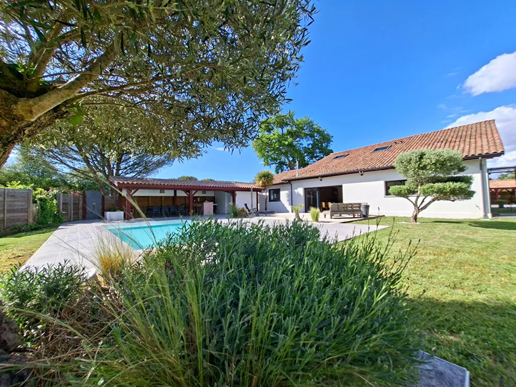 Bassein - Charmant House with Pool in Linxe