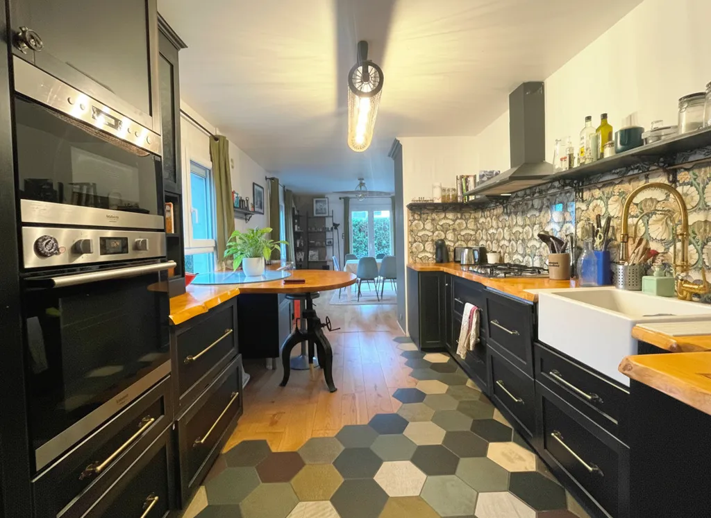 Cuisine - Maison Rénovée avec Jardin à L'Hermitage
