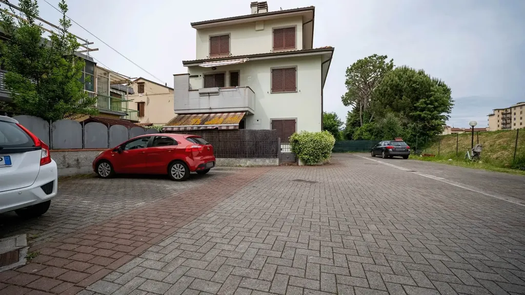Välivaade - Trilocale with Terrace in Campi Bisenzio