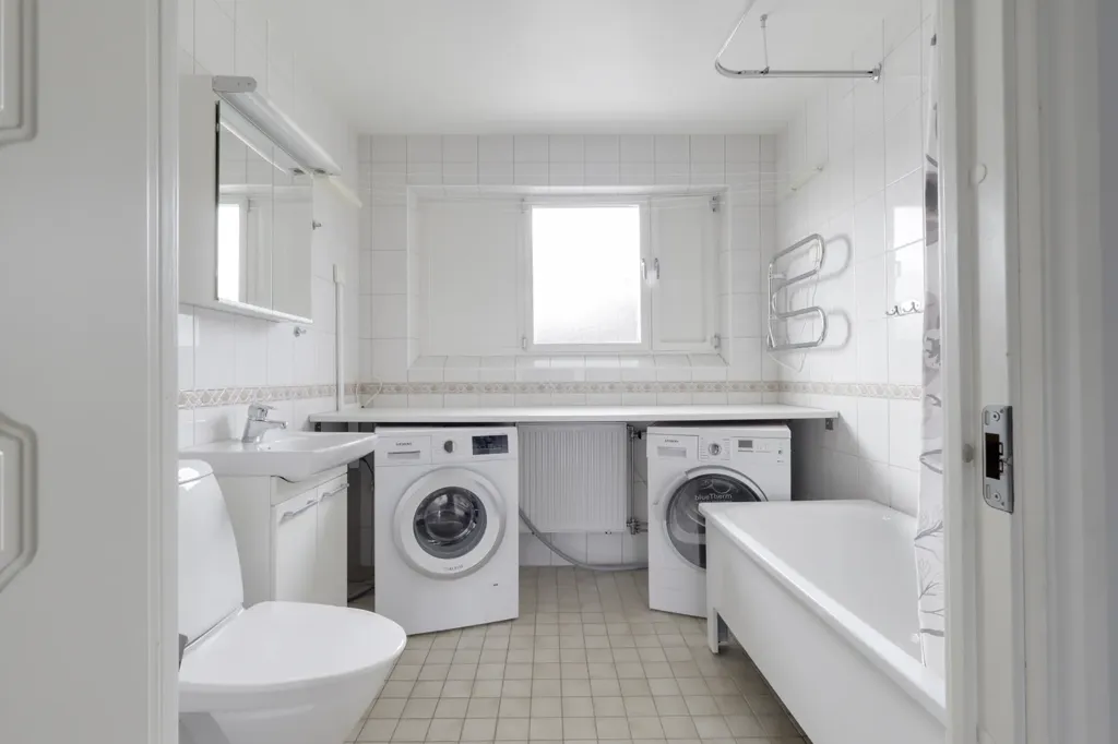 Salles de bain - Appartement 3 pièces à Hisings Backa