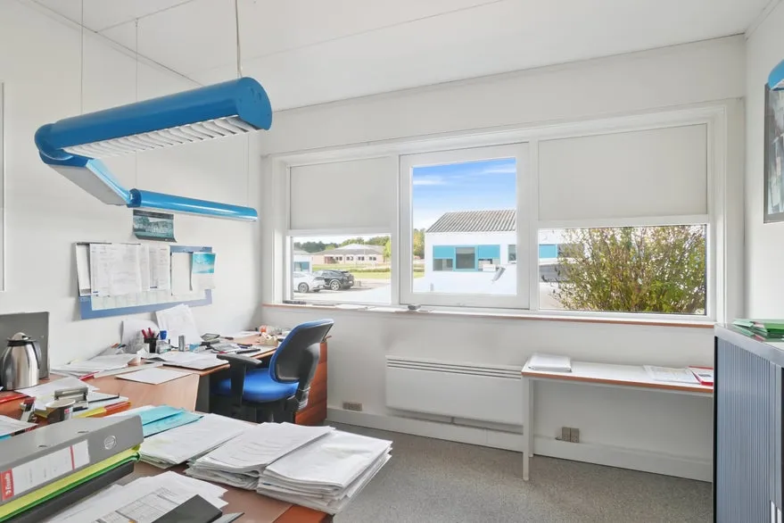 Kabinet - Office/Lab in Large Business Park, Odder