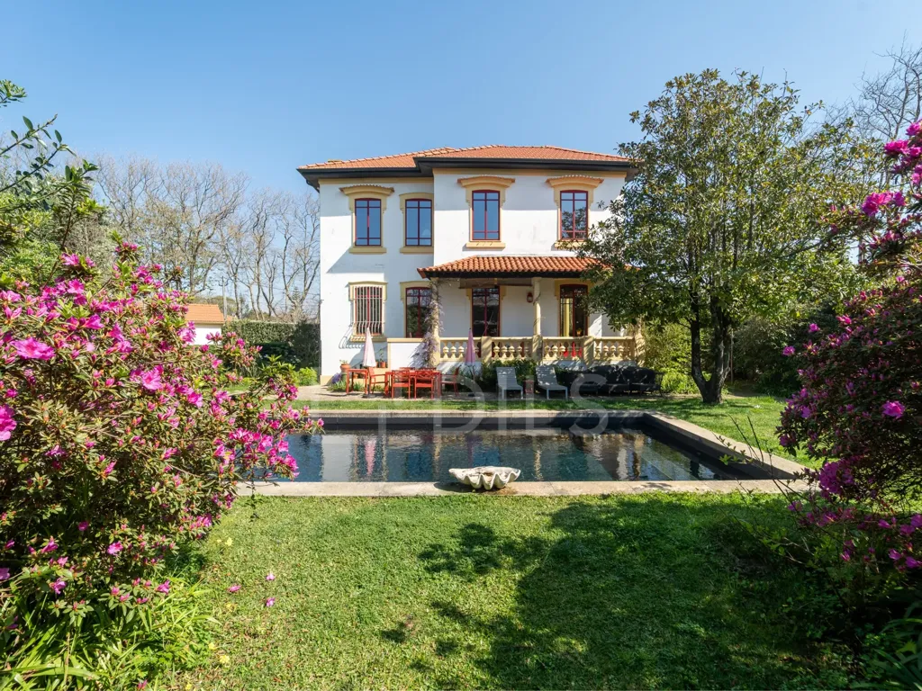 Bassein - Historic Palacete with Pool in Miramar